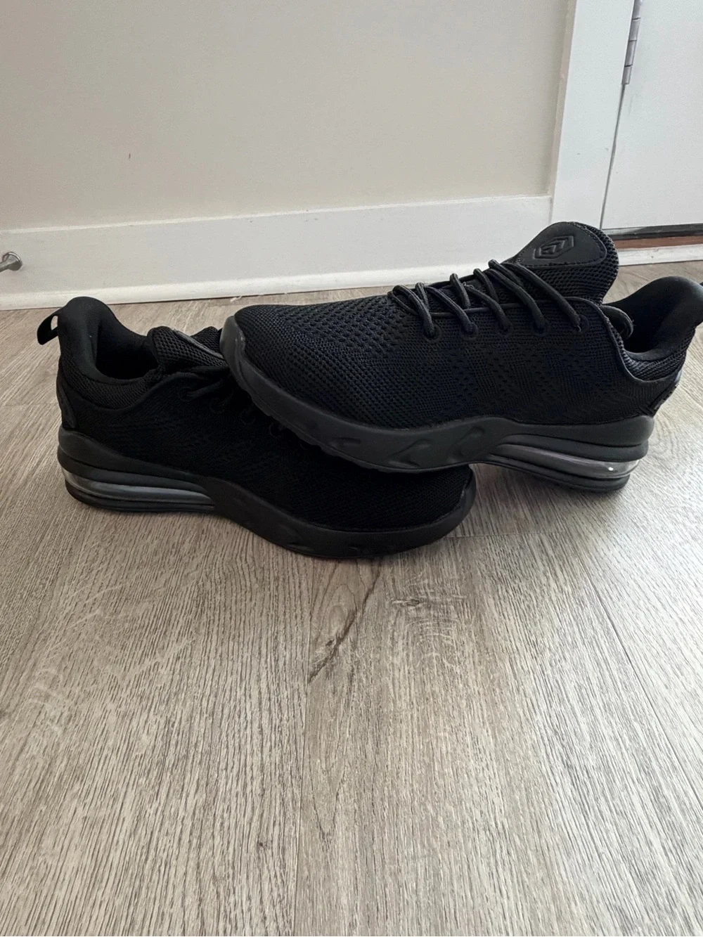 Men's All-Black Lightweight Athletic Sneakers